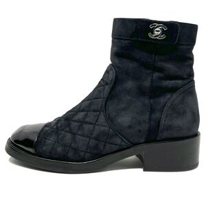Chanel Navy Suede Patent Cap Toe Ankle Boots 20K Quilted CC Logo 38